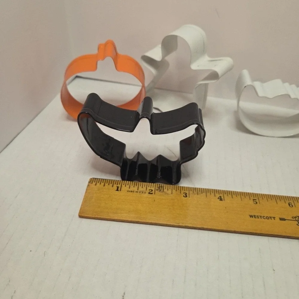 Halloween Metal Cookie Cutters Pumpkin Ghost Moon Bat‎ Lot of 4